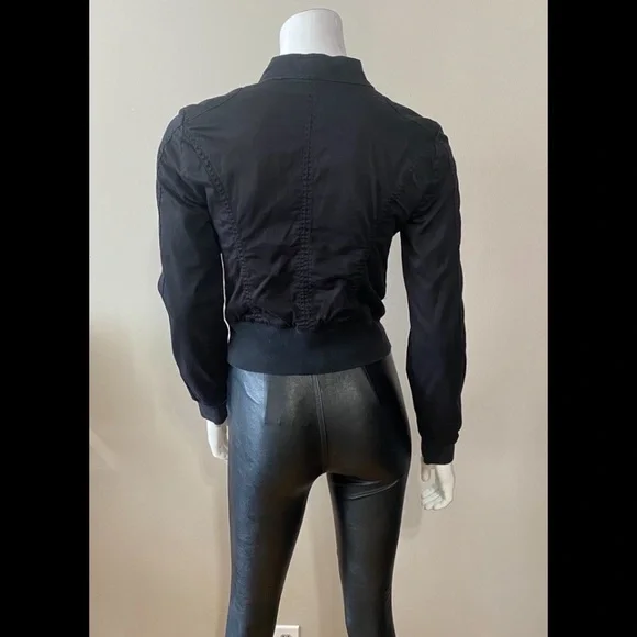 🔹GUESS🔹GREAT CONDITION - Picture 5 of 8